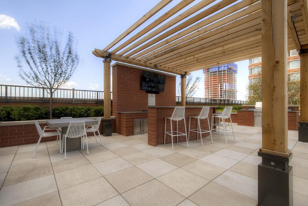 Global Luxury Suites At Newport Jersey City Exterior foto