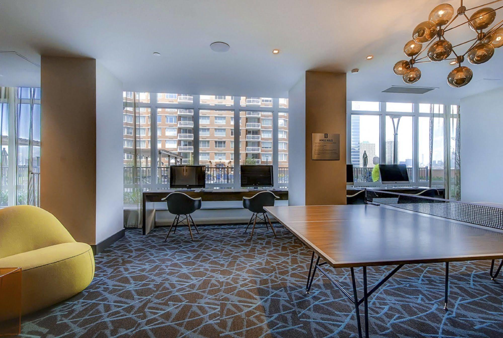Global Luxury Suites At Newport Jersey City Exterior foto